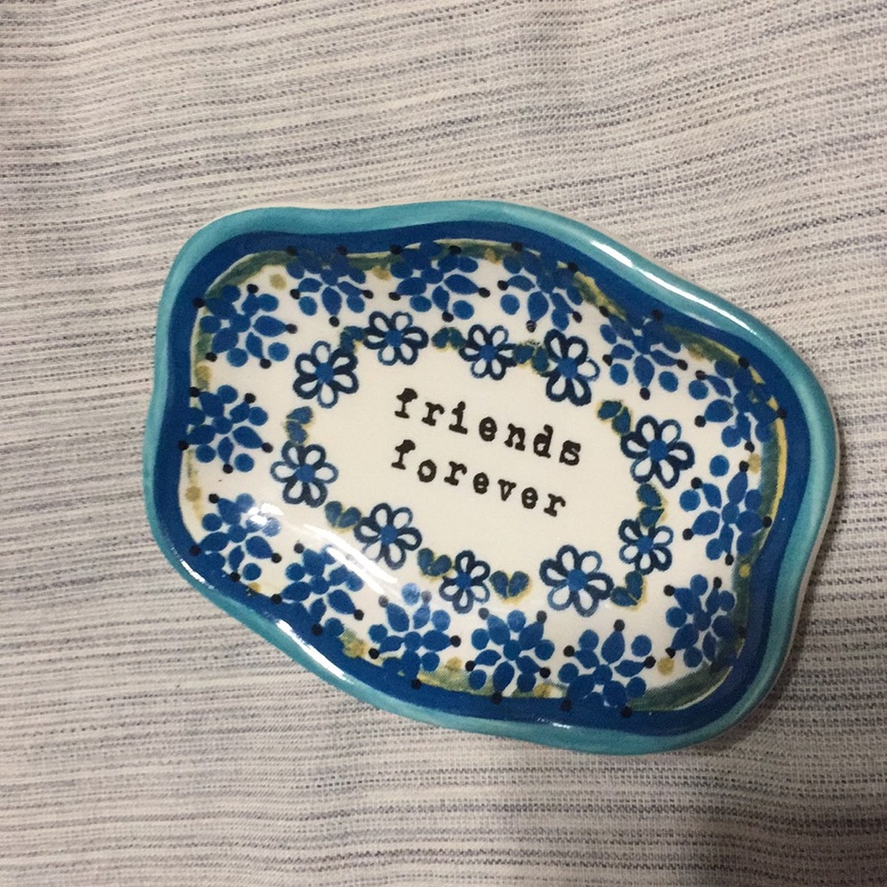 class ceramic jewelry holder